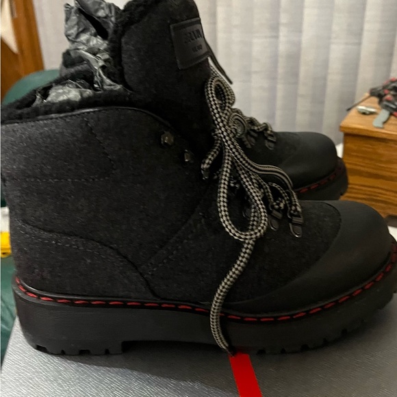PRADA hiking boots  Gorgeous!!  Worn once! - Picture 4 of 4
